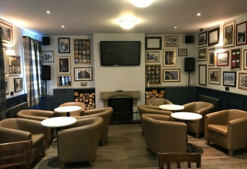 مبيت وإفطار The Halfway House Inn