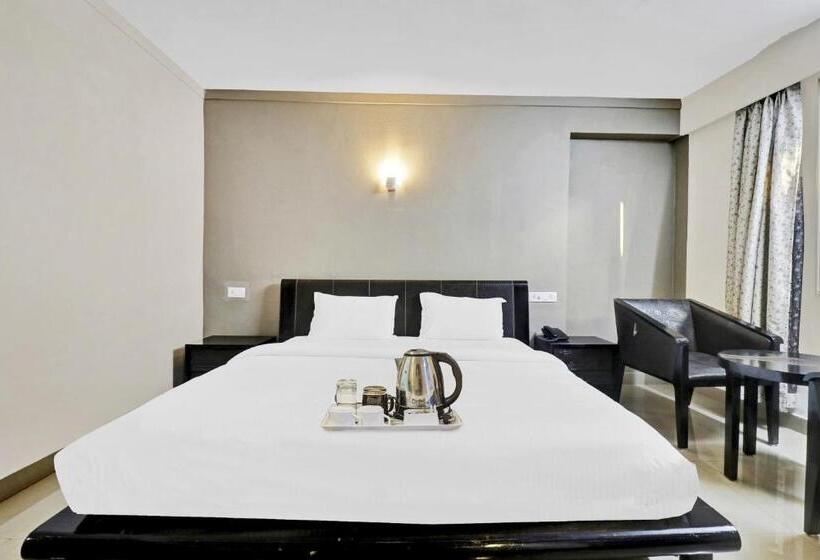 Hotel Collection O 80108 Aec Residency