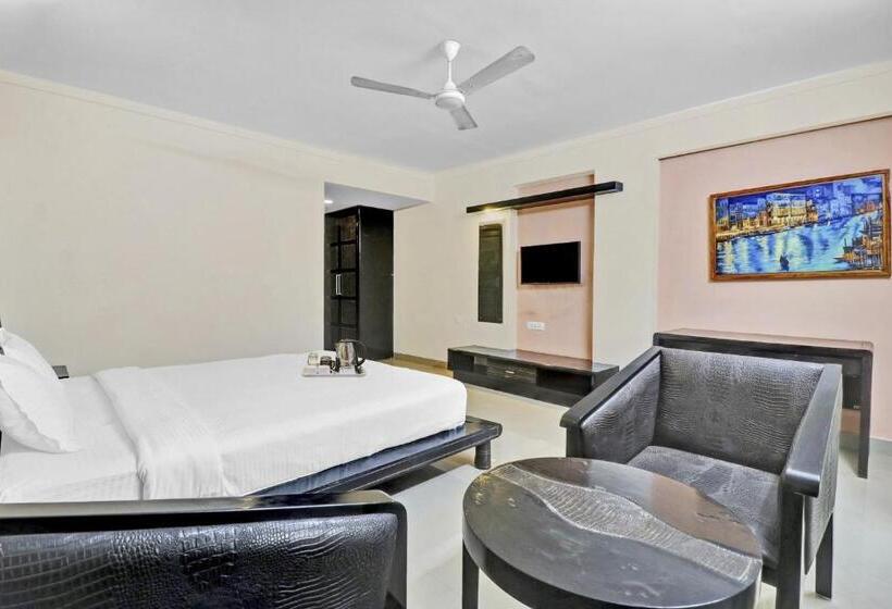 Hotel Collection O 80108 Aec Residency