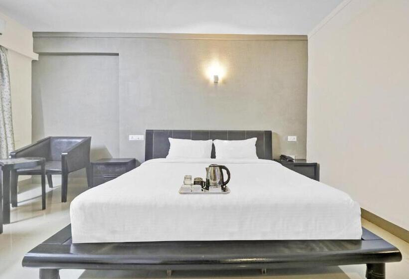 Hotel Collection O 80108 Aec Residency