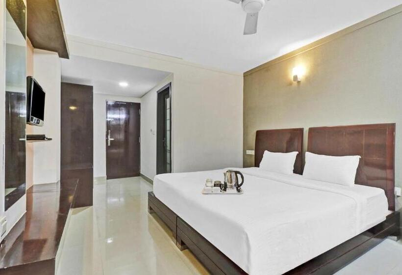 Hotel Collection O 80108 Aec Residency