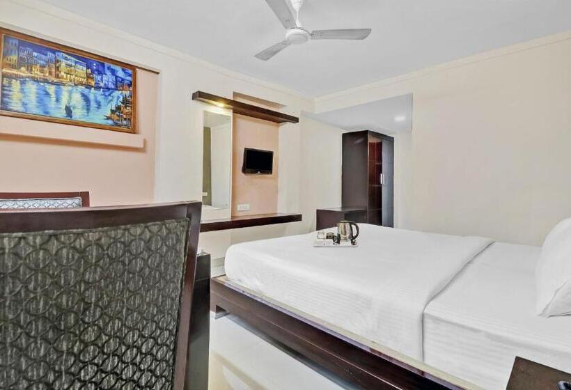 Hotel Collection O 80108 Aec Residency
