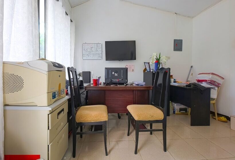 هتل Oyo 784 Crisol Garden Cafe And Resort