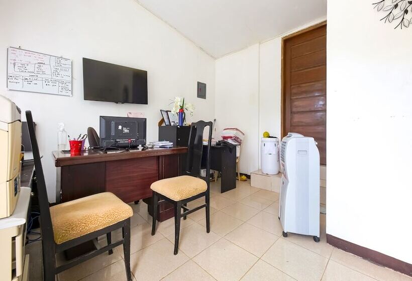 هتل Oyo 784 Crisol Garden Cafe And Resort