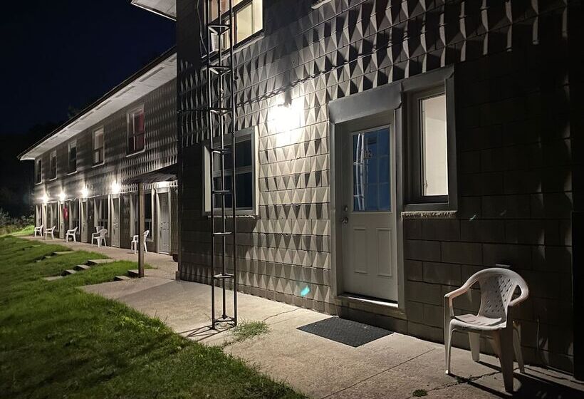 Muskoka Nights Motel