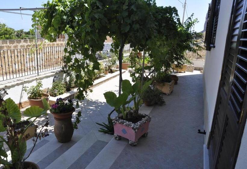 ペンション El Nur Bed & Breakfast