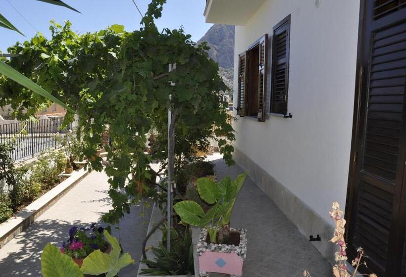 ペンション El Nur Bed & Breakfast