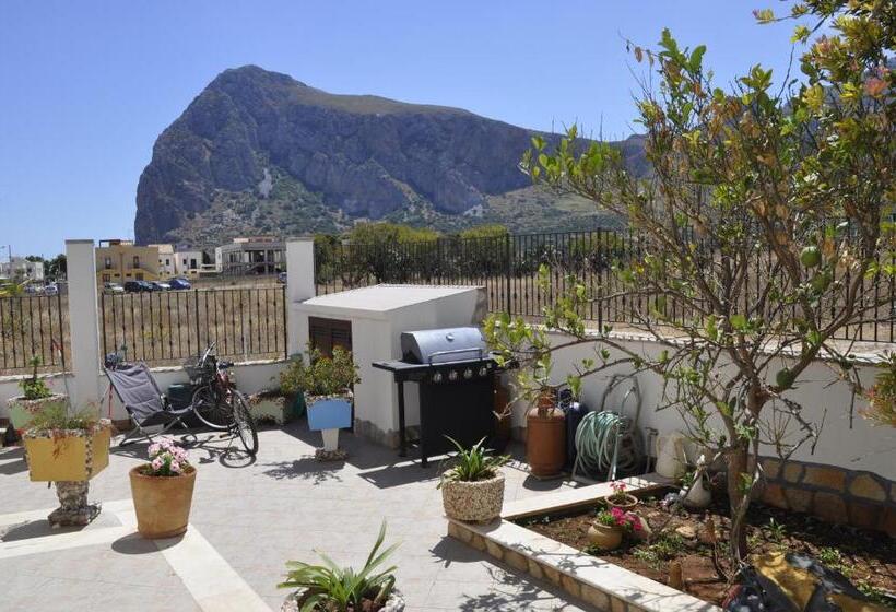 ペンション El Nur Bed & Breakfast