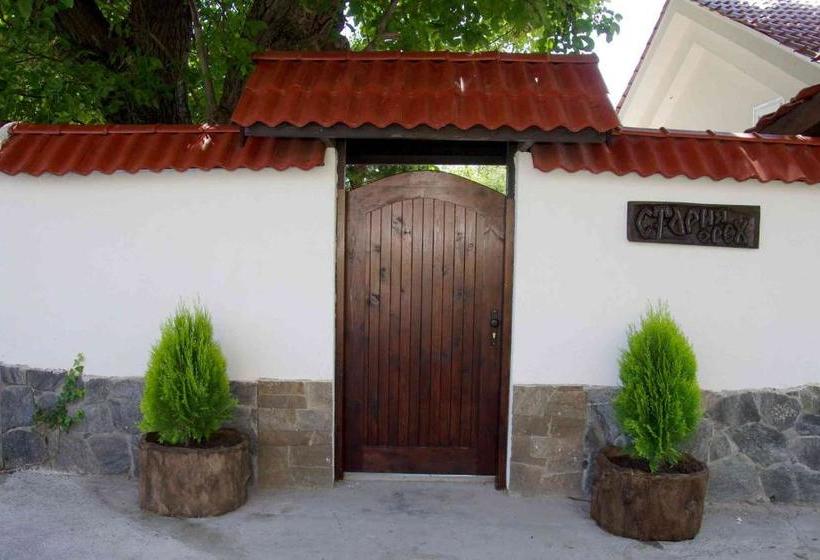 פנסיון Stariya Oreh Pool & Garden