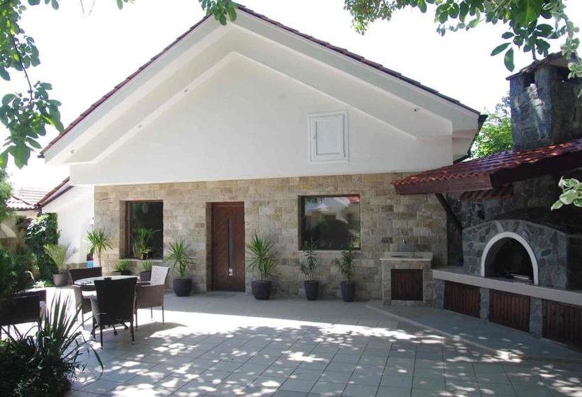 פנסיון Stariya Oreh Pool & Garden