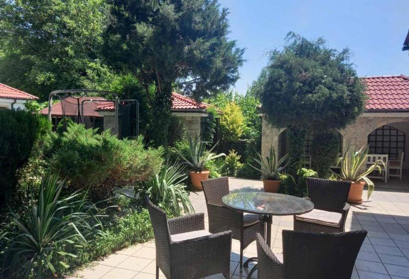 פנסיון Stariya Oreh Pool & Garden