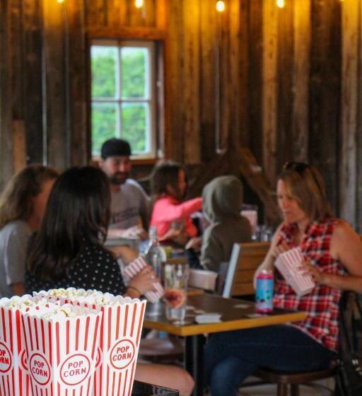 ユースホステル Auberge De L'ouest