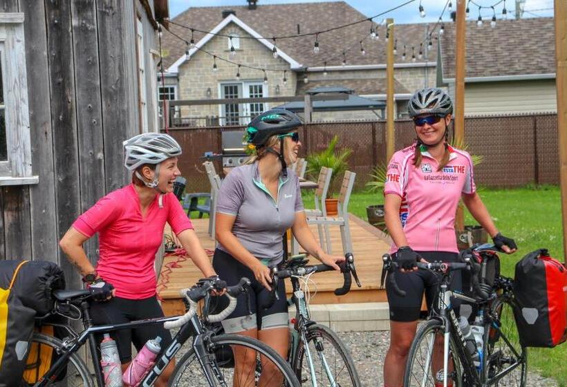 ユースホステル Auberge De L'ouest