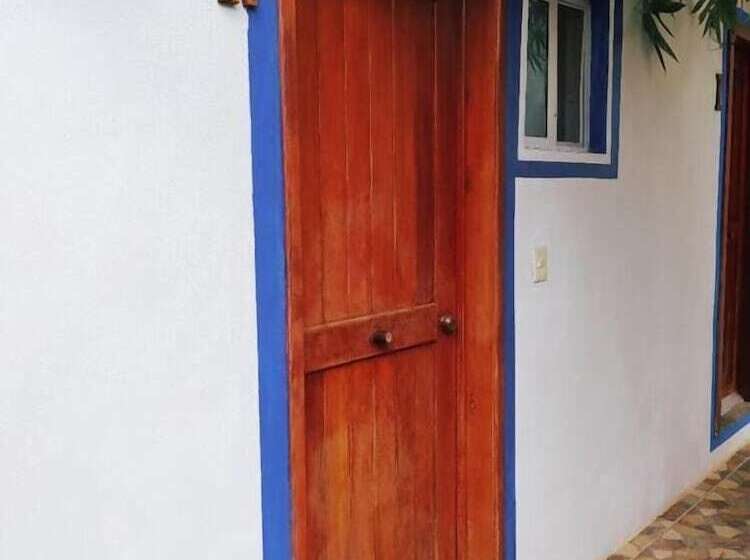 הוסטל Hostal Jardin