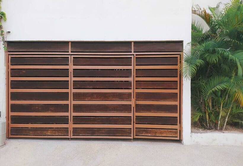 הוסטל Hostal Jardin