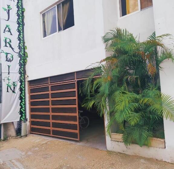 הוסטל Hostal Jardin