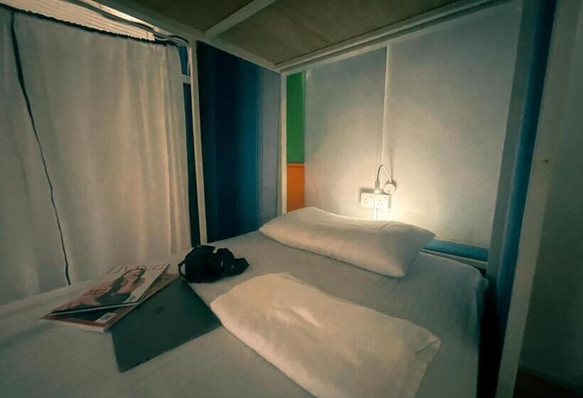 هاستل Lost & Found   Colombo