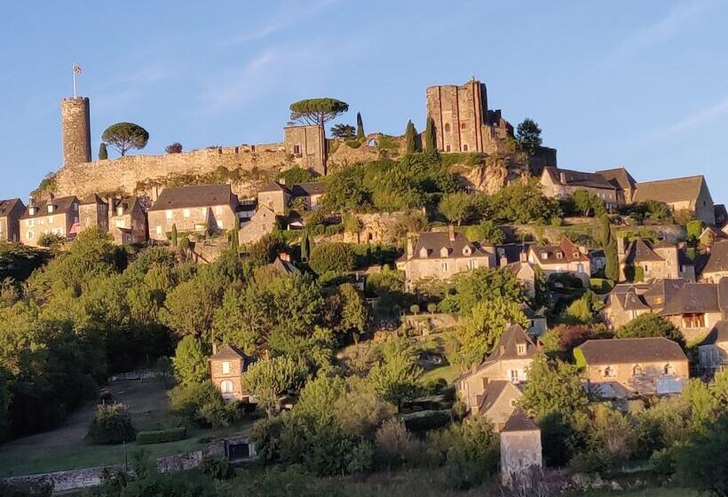 مبيت وإفطار Estafête