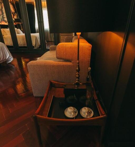 تختخواب و صبحانه The Felix 10