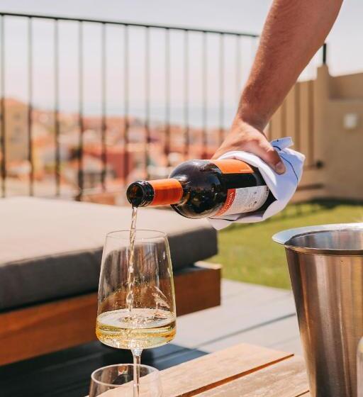 تختخواب و صبحانه The Felix 10