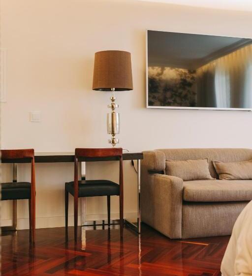 تختخواب و صبحانه The Felix 10