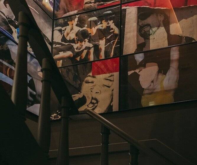 تختخواب و صبحانه The Felix 10