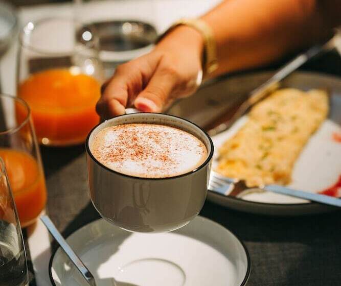 تختخواب و صبحانه The Felix 10