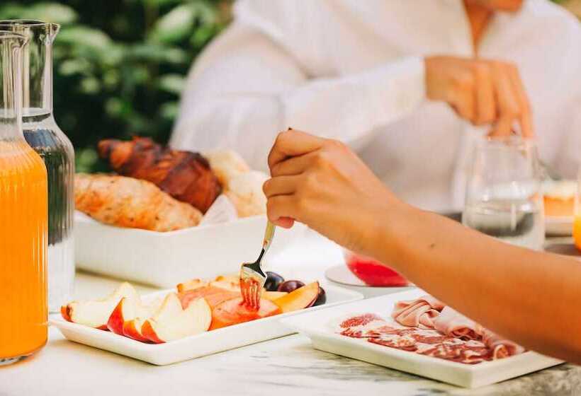 تختخواب و صبحانه The Felix 10