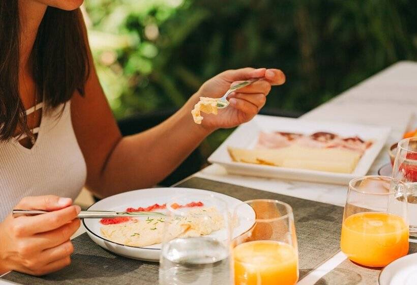 تختخواب و صبحانه The Felix 10