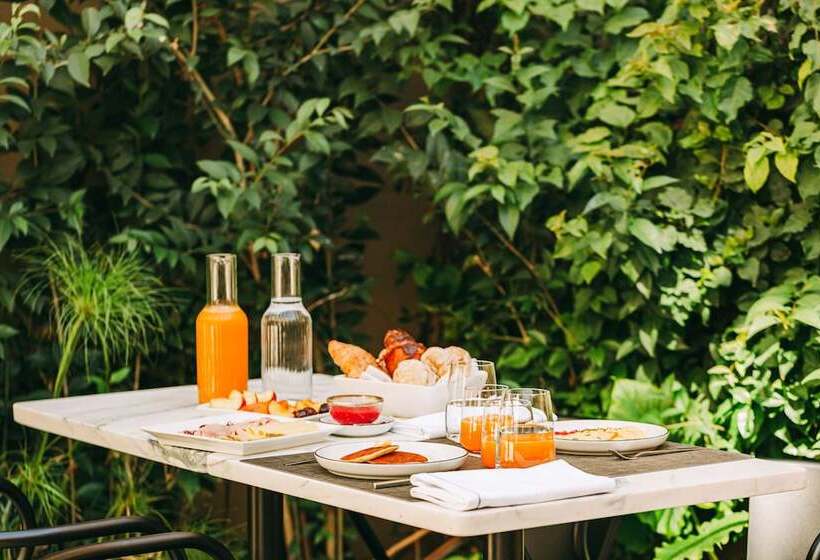 تختخواب و صبحانه The Felix 10