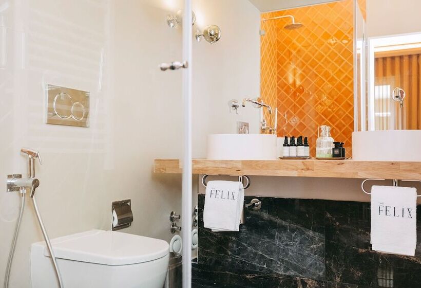 تختخواب و صبحانه The Felix 10