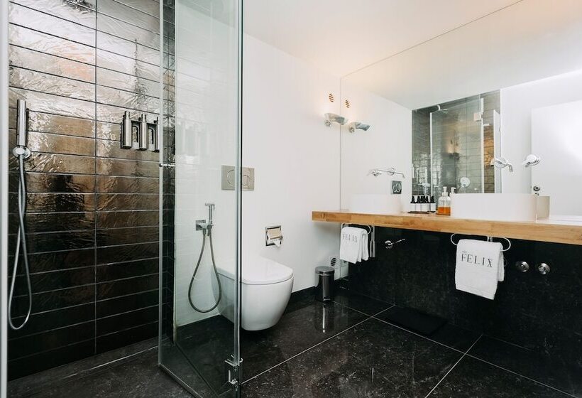 تختخواب و صبحانه The Felix 10