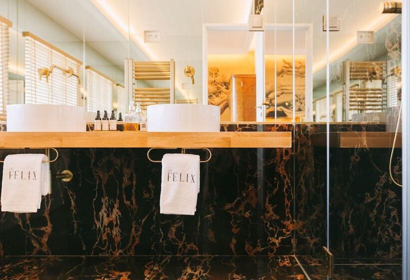 تختخواب و صبحانه The Felix 10