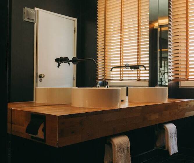 تختخواب و صبحانه The Felix 10