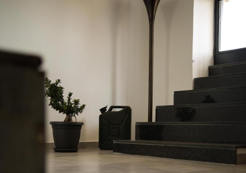 تختخواب و صبحانه The Roof Garden   Bed&breakfast