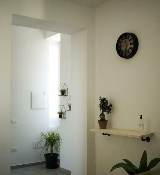 تختخواب و صبحانه The Roof Garden   Bed&breakfast