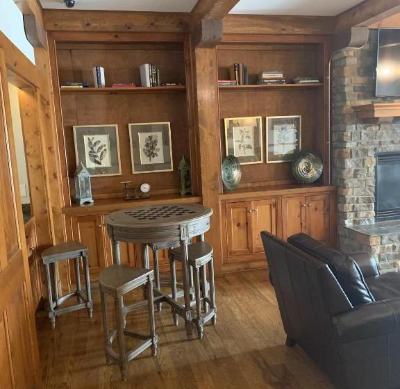 Highland House 207 Slopeside, Village Area, Ski In Out