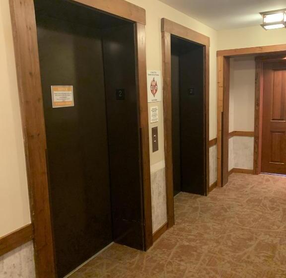 Highland House 207 Slopeside, Village Area, Ski In Out