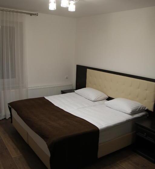 Hôtel купецький двір