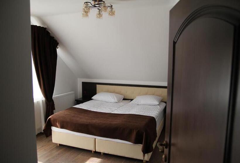 Hôtel купецький двір