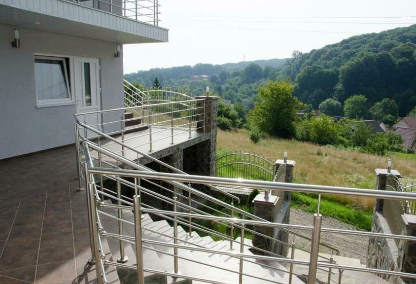 Hôtel ластівчине гніздо