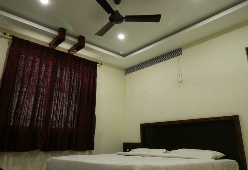 فندق Es Residency