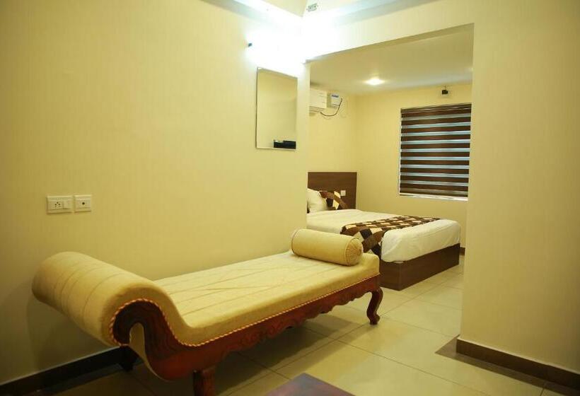 ホテル Kalathil Tourist Home