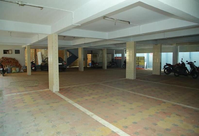 ホテル Kalathil Tourist Home