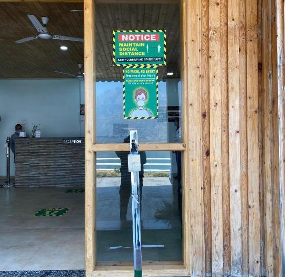 ホテル Le Roi Floating Huts & Eco Rooms Tehri