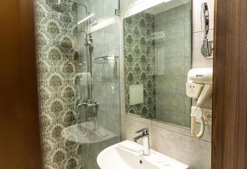 هتل Resident Bishkek