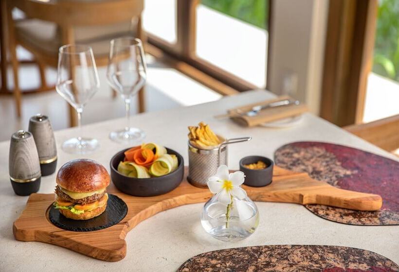 استراحتگاه Kuda Villingili Maldives