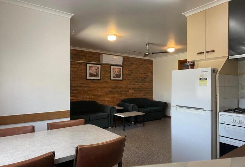 Marlo Caravan Park & Motel