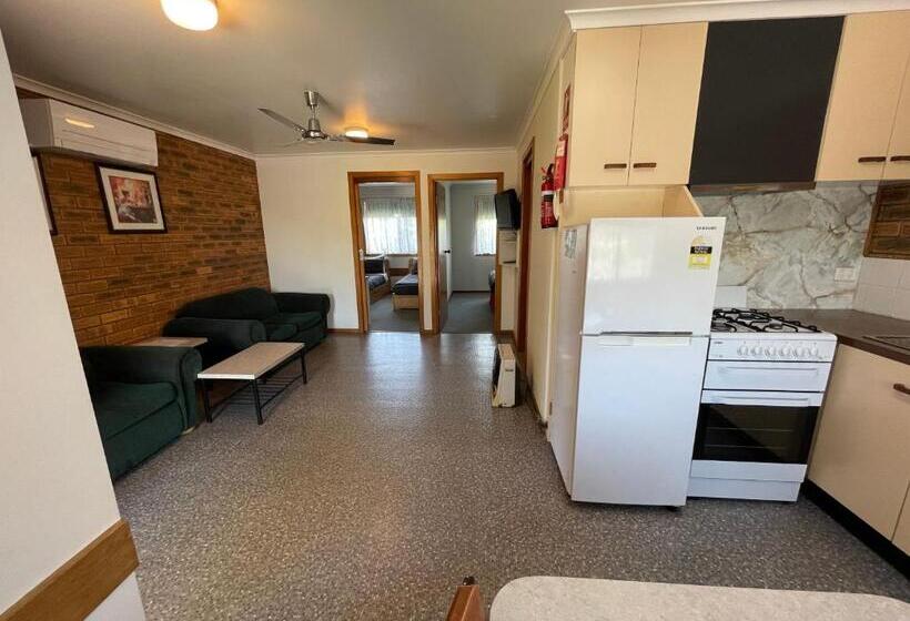 Marlo Caravan Park & Motel