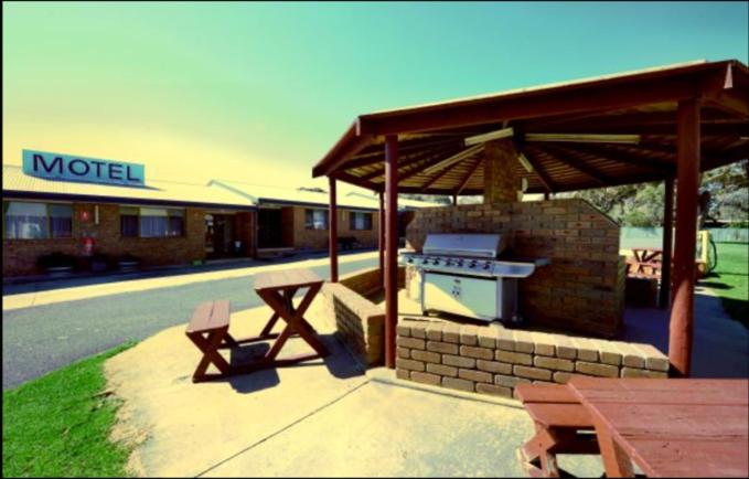 Marlo Caravan Park & Motel